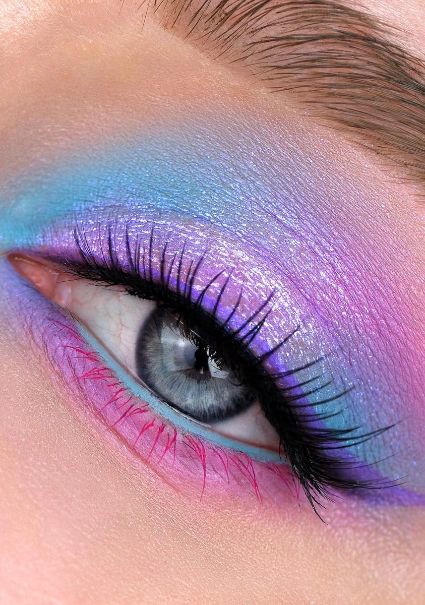 Insomnia Opal Moonstone Multichrome Loose Eyeshadow 2 Insomnia Opal Moonstone Multichrome Loose Eyeshadow - Image 2